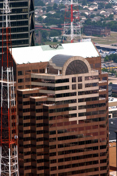 600 Washington (1986) (25 floors) (515 North 6th St.). St Louis, MO. Architect: RTKL Assoc. & Hellmuth, Obata & Kassabaum & The Lawrence Group.